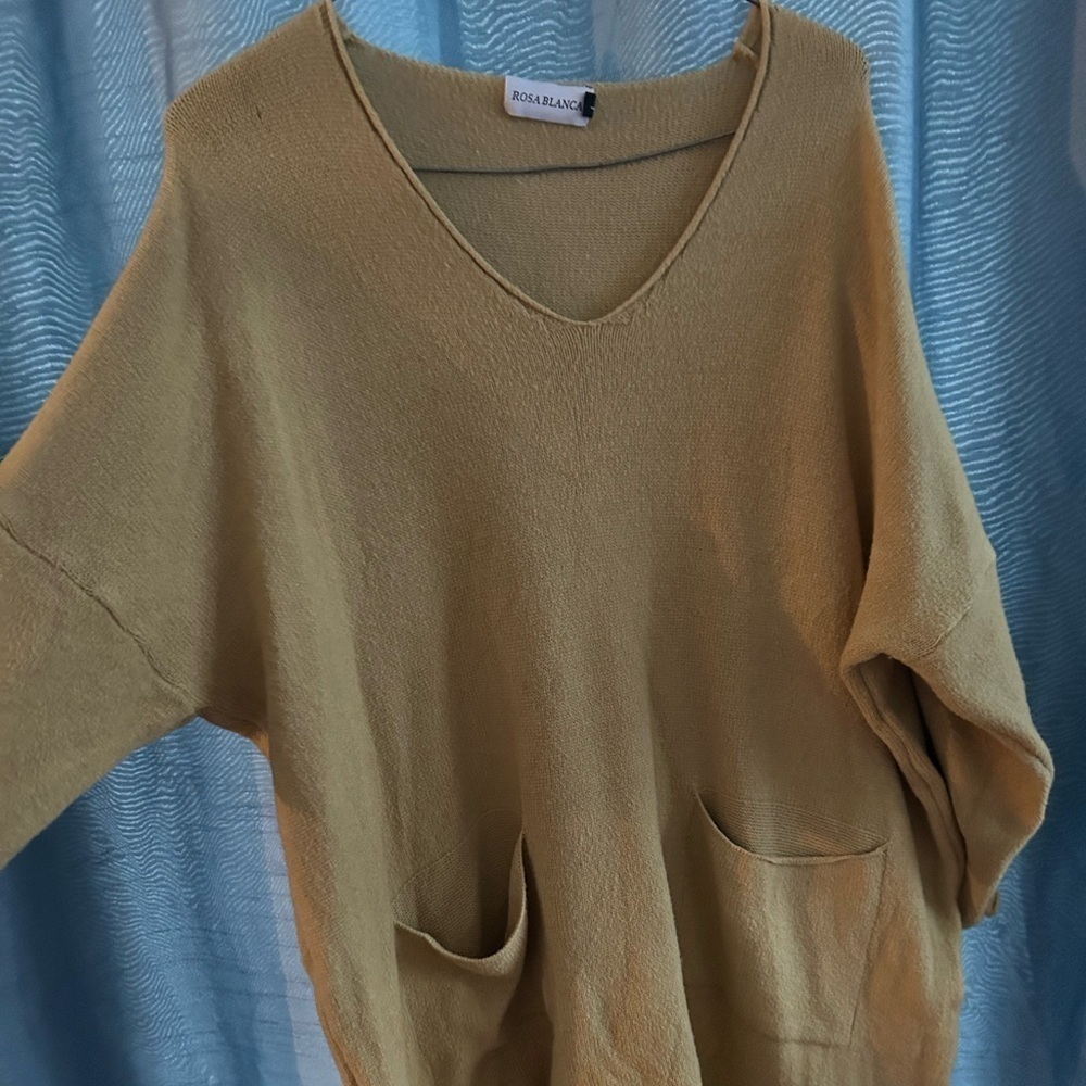 Rosa Bianca tan Women's V-Neck Sweater with Pockets - size large- preloved